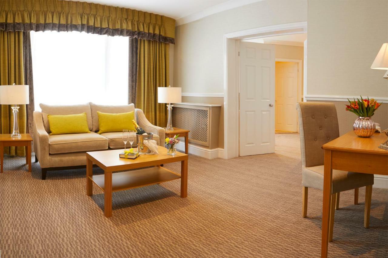 Palm Court Hotel สการ์โบโรห์ ภายนอก รูปภาพ